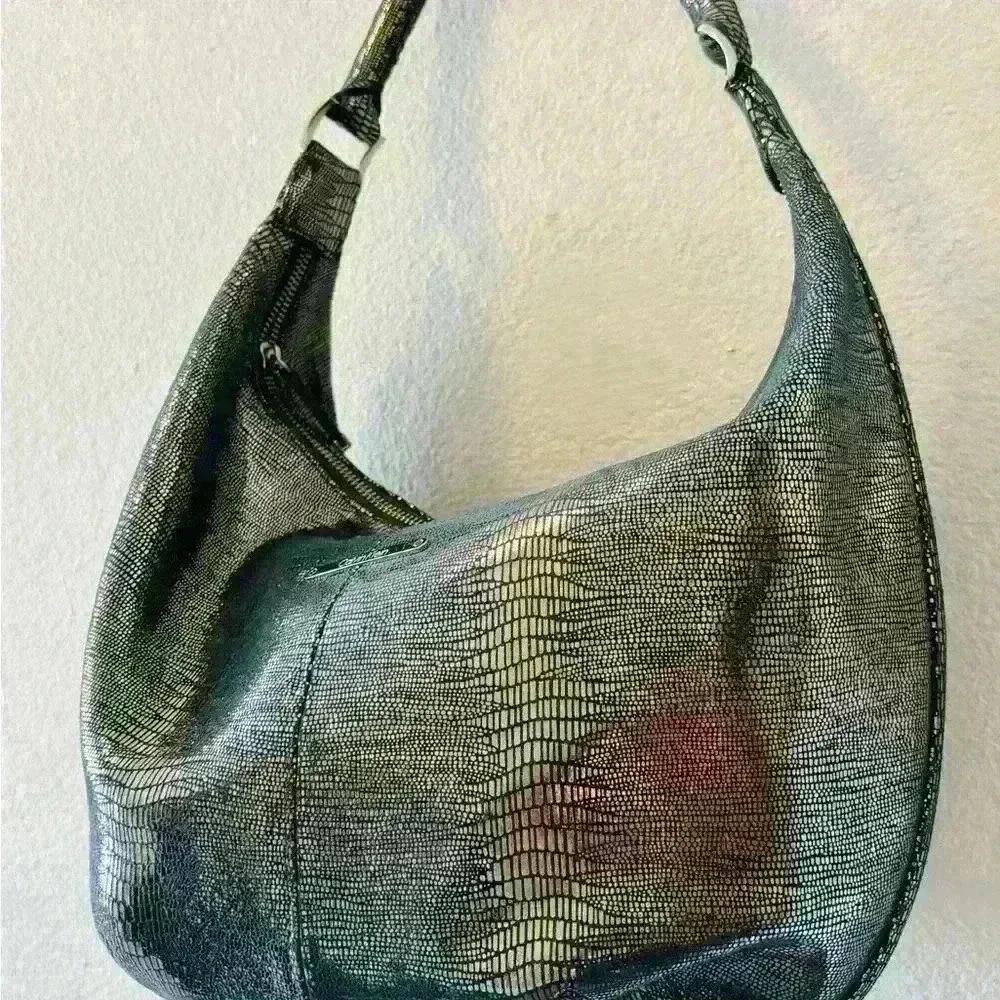 Calvin Klein shoulder purse like new - Picture 2 of 11